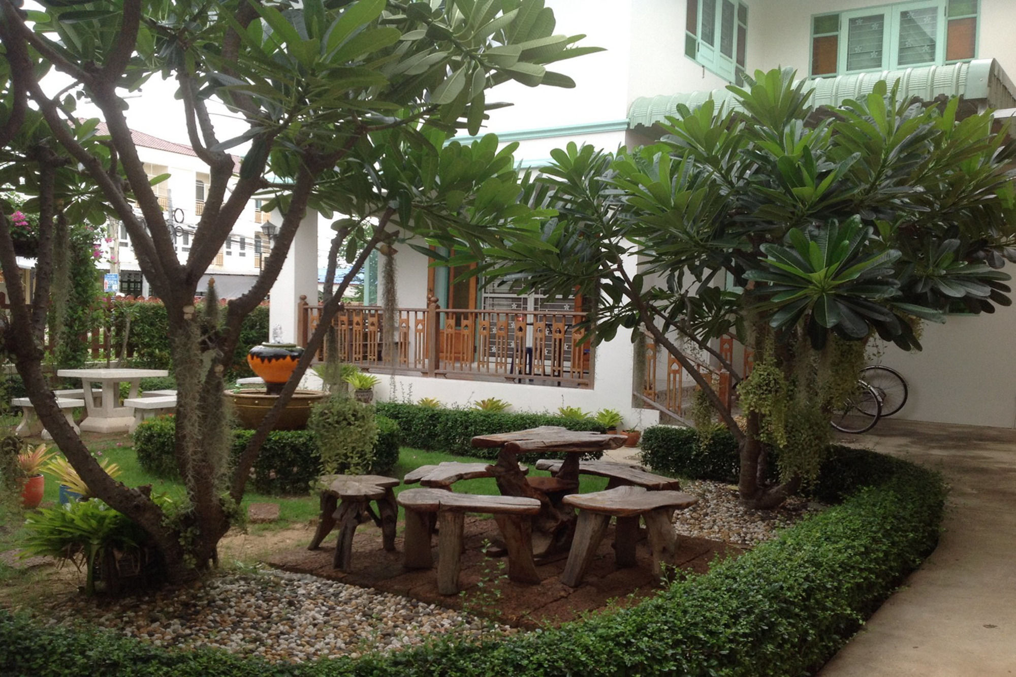 2N Guesthouse Phetchaburi Exterior foto
